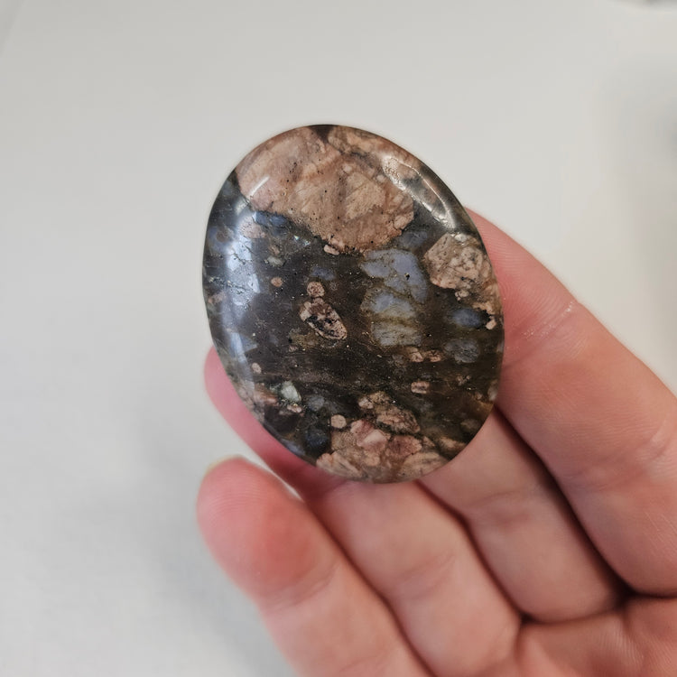 Que Sera Handcrafted Thumb Pocket Stone Anxiety Relief Comfort Gifts BONUS Info Card Gift