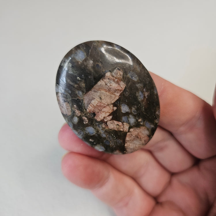 Que Sera Handcrafted Thumb Pocket Stone Anxiety Relief Comfort Gifts BONUS Info Card Gift