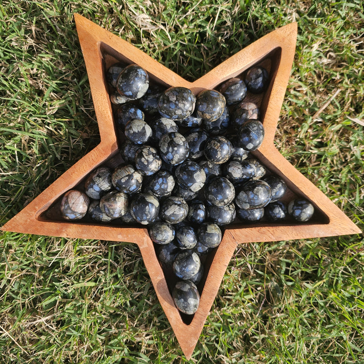 Que Sera Stones .985 kilo Crystals Collectible Healing Reiki Polished LOT