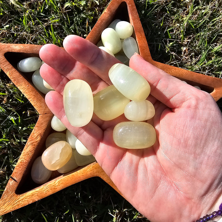 Tumbled Green Onyx Stones 1 kilo Crystals Collectible Healing Reiki Polished LOT