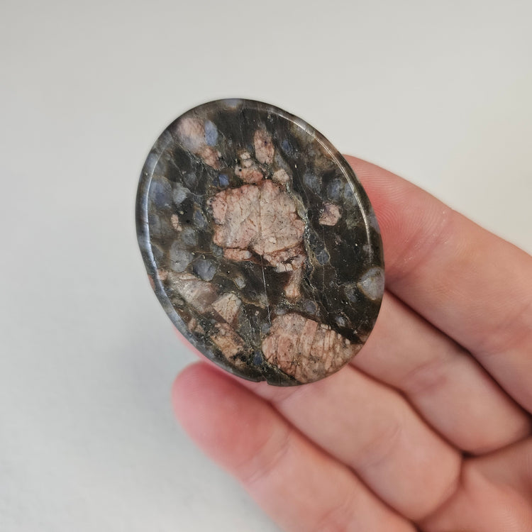 Que Sera Handcrafted Thumb Pocket Stone Anxiety Relief Comfort Gifts BONUS Info Card Gift