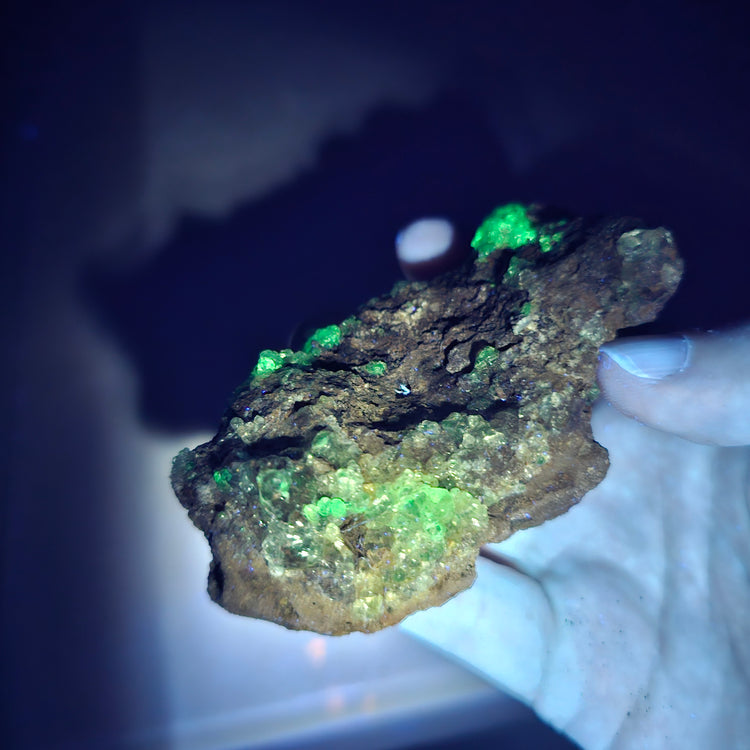 Hyalite Opal Crystals Minerals UV Natural Specimen Collectible