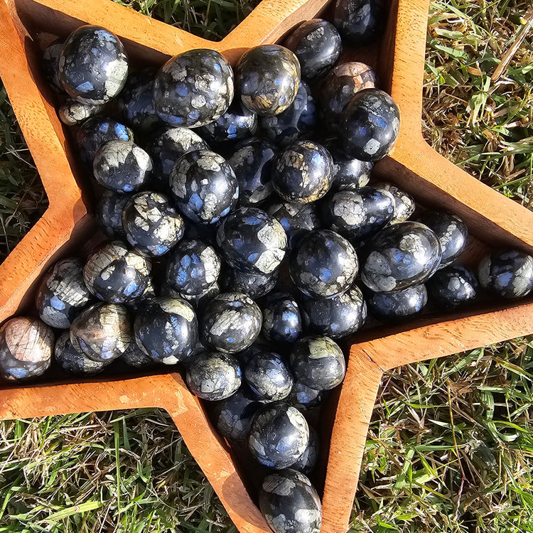 Que Sera Stones .985 kilo Crystals Collectible Healing Reiki Polished LOT